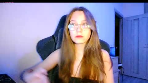 vivivivikkie online show from June 14, 8:20 pm
