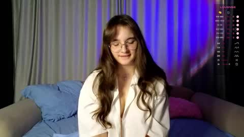 Snapshot of vivyboo111 chatting on October 7, 8:13 pm vivyboo111 online show from October 7, 8:13 pm