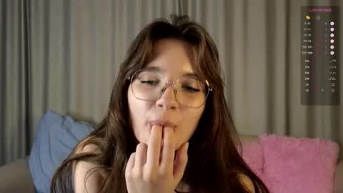 Snapshot of vivyboo111 chatting on October 8, 9:30 pm vivyboo111 online show from October 8, 9:30 pm