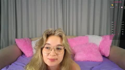 Snapshot of vivyboo111 chatting on October 12, 9:39 pm vivyboo111 online show from October 12, 9:39 pm