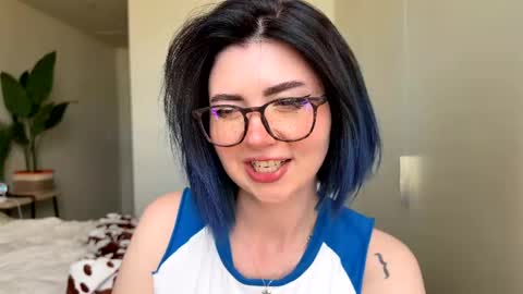 Polly  Online mostly at 9pm-2am UK Time online show from June 5, 5:41 pm