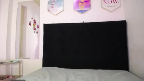 vjulietaper1 online show from January 15, 11:27 am