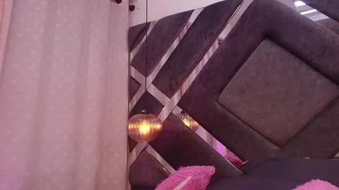 Snapshot of vvioleta_ chatting on January 4, 3:07 am Violeta online show from January 4, 3:07 am