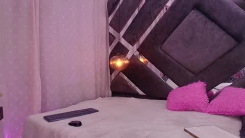 Snapshot of vvioleta_ chatting on January 11, 3:13 am Violeta online show from January 11, 3:13 am