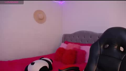 EMILY online show from November 6, 7:47 am