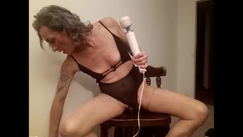 Snapshot of watergirl_13 chatting on December 12, 2:15 am Hazey online show from December 12, 2:15 am