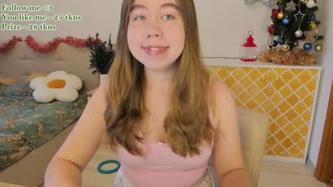 Snapshot of watermelon_sugar_ chatting on December 15, 9:13 am Tess Pls support me with Can we reach 155 my favorite number online show from December 15, 9:13 am
