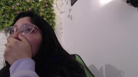 Snapshot of we_n_you chatting on March 8, 1:34 pm Trixie 3 online show from March 8, 1:34 pm