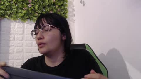 Snapshot of we_n_you chatting on March 7, 1:29 pm Trixie 3 online show from March 7, 1:29 pm