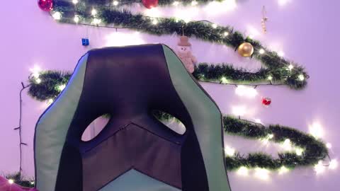Snapshot of we_n_you chatting on December 25, 4:11 pm Trixie 3 online show from December 25, 4:11 pm