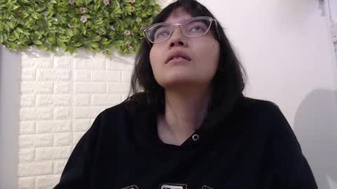 Snapshot of we_n_you chatting on January 29, 1:38 pm Trixie 3 online show from January 29, 1:38 pm
