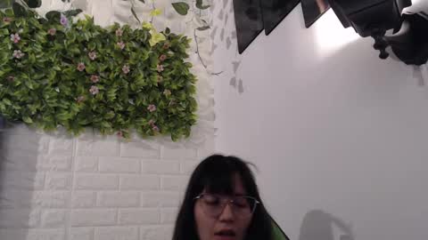 Snapshot of we_n_you chatting on February 13, 1:37 pm Trixie 3 online show from February 13, 1:37 pm