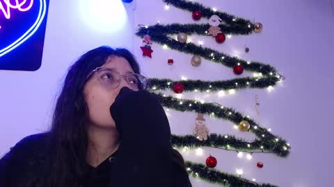Snapshot of we_n_you chatting on December 28, 2:42 pm Trixie 3 online show from December 28, 2:42 pm