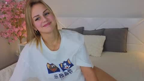 Snapshot of wendy__doll chatting on February 10, 9:47 pm Im Wendy online show from February 10, 9:47 pm