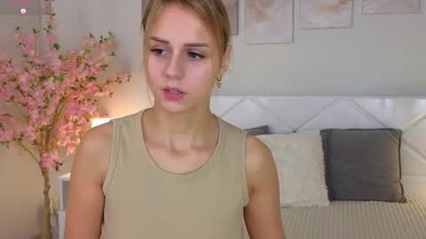 Snapshot of wendy__doll chatting on March 4, 9:22 pm Im Wendy online show from March 4, 9:22 pm