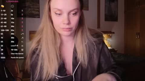 Lana online show from October 24, 8:05 pm