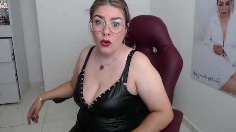Snapshot of wet_liss chatting on December 31, 1:52 pm Diva online show from December 31, 1:52 pm
