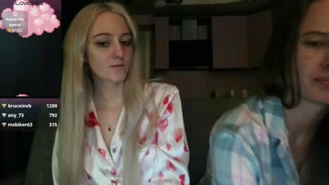Snapshot of white_liilly chatting on September 27, 11:12 pm Lina online show from September 27, 11:12 pm