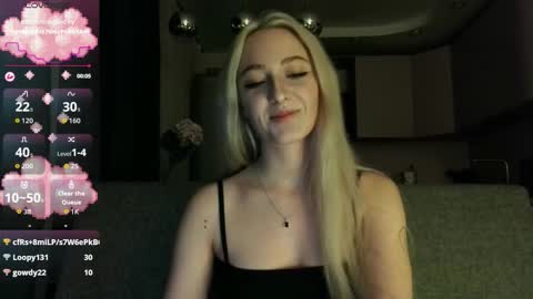 Snapshot of white_liilly chatting on October 1, 9:53 pm Lina online show from October 1, 9:53 pm