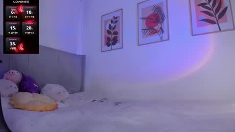 Snapshot of whitekatze chatting on December 3, 11:13 pm Kitty online show from December 3, 11:13 pm