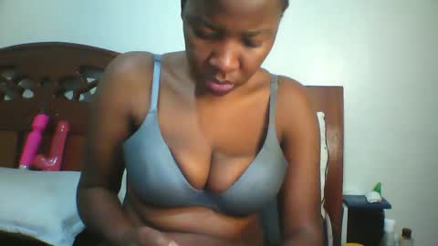 whitney_ly online show from June 11, 7:16 am