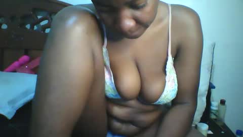 whitney_ly online show from June 10, 9:41 am