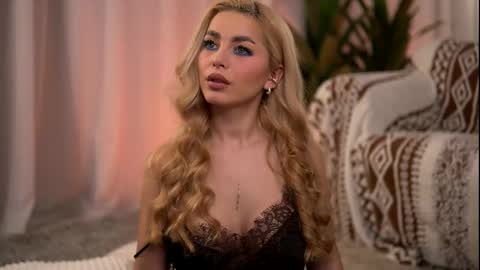 whitneyandrews online show from January 14, 6:29 am