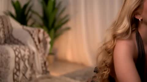 whitneyandrews online show from February 5, 9:01 am