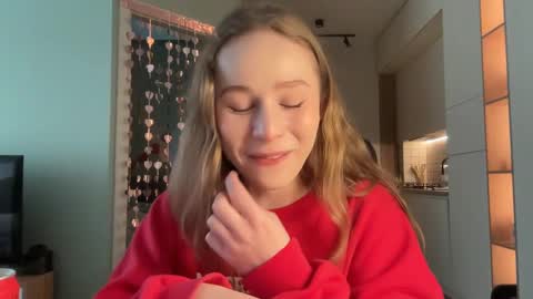 Snapshot of whoisalisa chatting on February 9, 8:33 am Alisa online show from February 9, 8:33 am