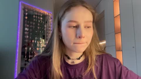 Snapshot of whoisalisa chatting on March 7, 6:35 am Alisa online show from March 7, 6:35 am