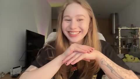 Snapshot of whoisalisa chatting on October 9, 7:56 am Alisa online show from October 9, 7:56 am