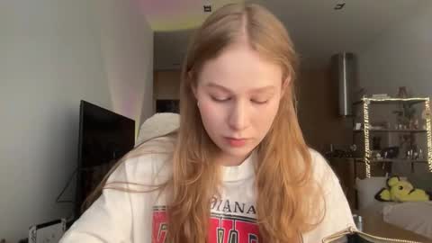 Snapshot of whoisalisa chatting on October 14, 7:33 am Alisa online show from October 14, 7:33 am