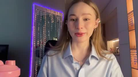 Snapshot of whoisalisa chatting on December 28, 6:28 am Alisa online show from December 28, 6:28 am