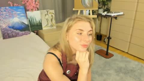 Mia online show from July 20, 10:39 am
