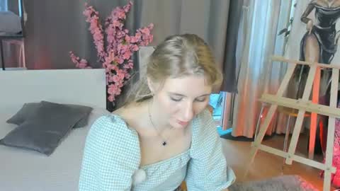 Mia online show from July 28, 5:38 am