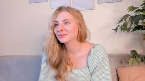 Mia online show from July 14, 10:21 am