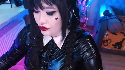 Snapshot of wickedxqueen chatting on February 28, 5:48 am Laura online show from February 28, 5:48 am