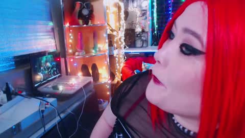 Snapshot of wickedxqueen chatting on January 11, 11:02 pm Laura online show from January 11, 11:02 pm