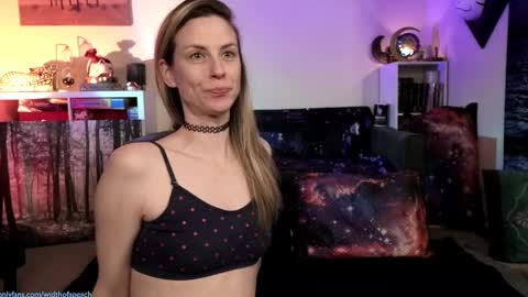 Snapshot of widthofapeach chatting on March 7, 2:36 am Gretchen online show from March 7, 2:36 am