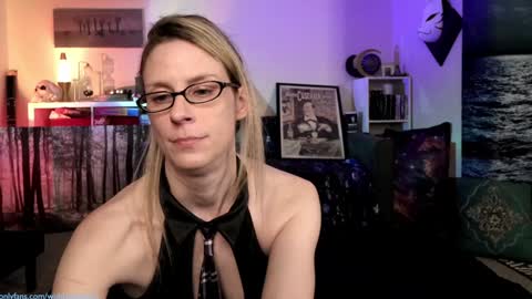 Snapshot of widthofapeach chatting on January 7, 3:46 am Gretchen online show from January 7, 3:46 am
