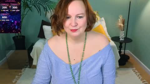 Snapshot of wifey_needs chatting on December 31, 6:05 am Alice online show from December 31, 6:05 am