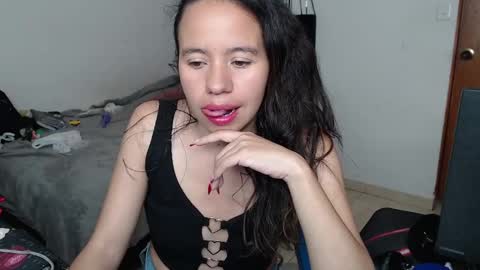 Snapshot of wild_doll2 chatting on February 6, 8:13 pm wild_doll2 online show from February 6, 8:13 pm