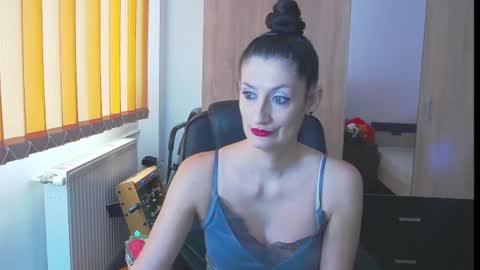Snapshot of wildbea23 chatting on March 2, 9:21 am Bea online show from March 2, 9:21 am