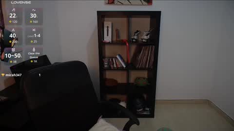 Snapshot of windy_butterfly chatting on October 3, 5:18 pm Sara online show from October 3, 5:18 pm