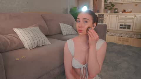 Lillian online show from June 13, 3:37 am