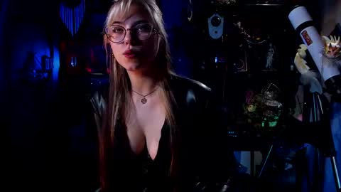 Snapshot of witch_fiona chatting on February 16, 7:16 pm Goddess of two strapons - Mr. long Don Mr. Pinky online show from February 16, 7:16 pm