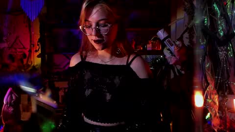 Snapshot of witch_fiona chatting on January 30, 8:10 pm Goddess of two strapons - Mr. long Don Mr. Pinky online show from January 30, 8:10 pm