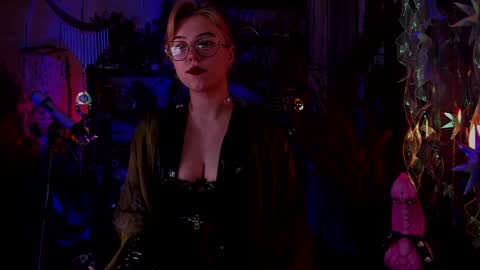 Snapshot of witch_fiona chatting on December 13, 6:16 pm Goddess of two strapons - Mr. long Don Mr. Pinky online show from December 13, 6:16 pm