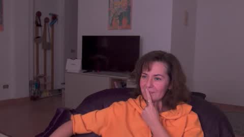 Snapshot of witch_in_silk chatting on October 16, 10:34 pm Witch in Silk online show from October 16, 10:34 pm
