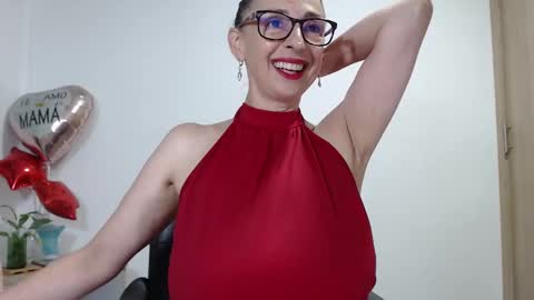 Snapshot of womanhornyx chatting on February 3, 10:32 pm Womanhornyx online show from February 3, 10:32 pm